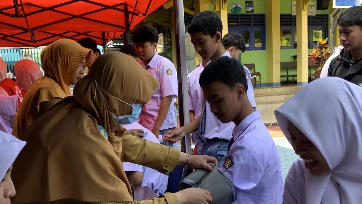 Anak-anak di Temanggung melakukan cek kesehatan gratis yang menjadi program pemerintah untuk pemerataan kesehatan. (Dok Jawa Pos Radar Magelang)
