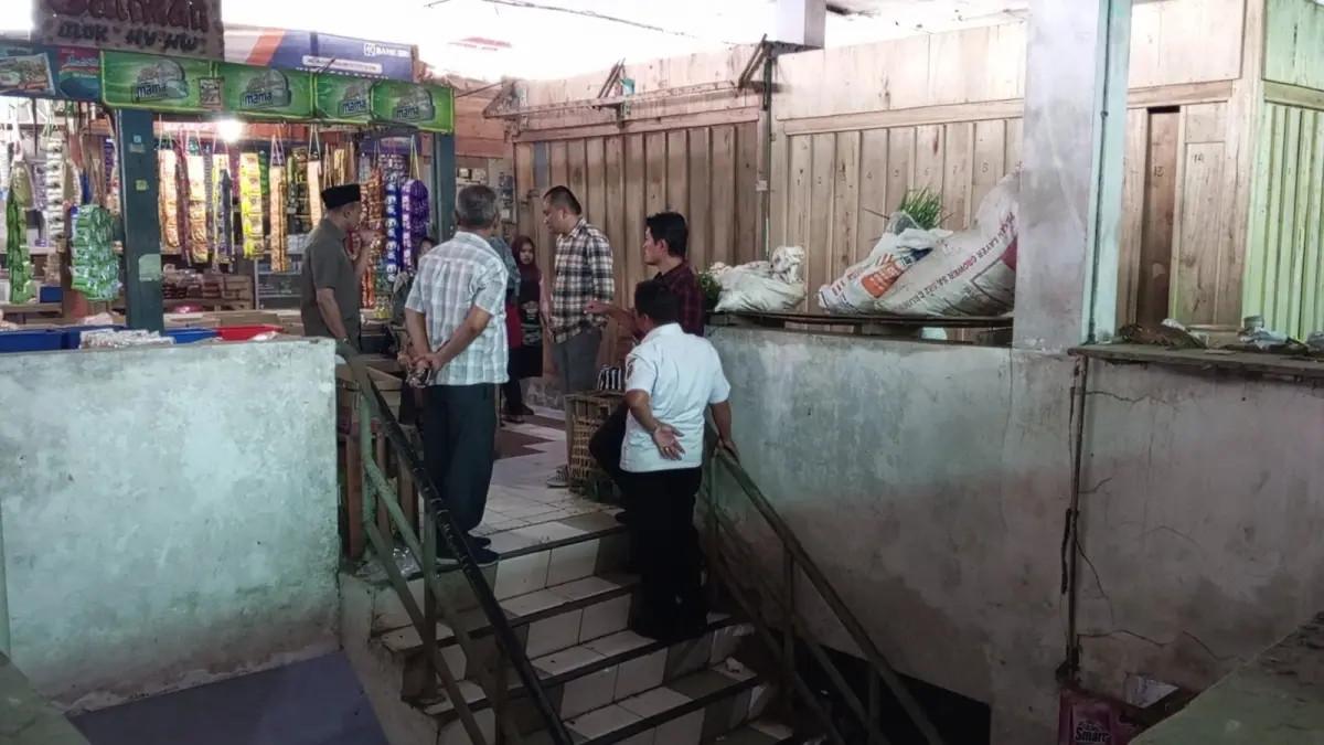  Komisi C DPRD Temanggung melakukan pengecekan ke sejumlah pasar daerah termasuk Pasar Ngadirejo, Rabu (6/5/2026). (Istimewa)