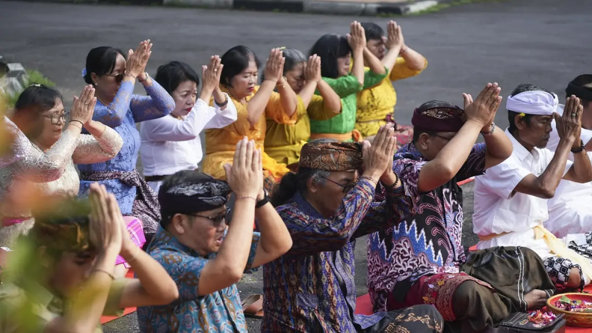 Pembangunan Pura Jagat Natha diawali dengan ritual Ngruak Pertiwi yang dipimpin Sulinggih Romo Wikhu Satyadharma Telaga dari Salatiga.&nbsp;