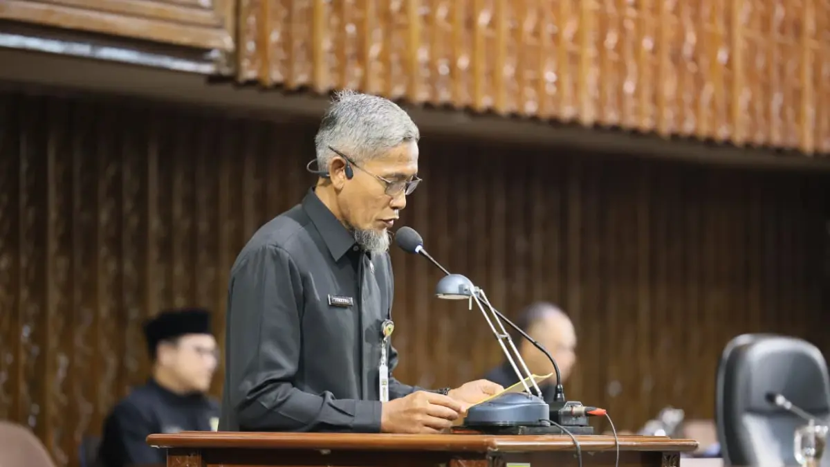 Sekda Sumarno dalam Rapat Paripurna DPRD Jateng, di Gedung Berlian Semarang pada Rabu (6/5/2026).&nbsp;