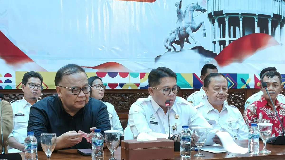 Wali Kota Magelang Damar Prasetyono saat konferensi pers turnamen bola voli SBY Cup 2026, Rabu (6/5/2026). (ROFIK SYARIF/ JAWAPOS RADAR MAGELANG)