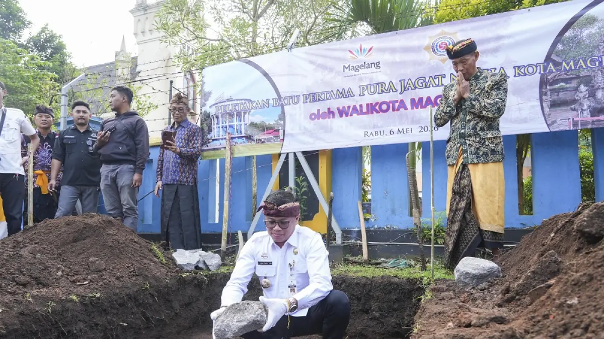 Wali Kota Magelang Damar Prasetyono saat peletakan batu pertama pembangunan Pura Jagat Natha.