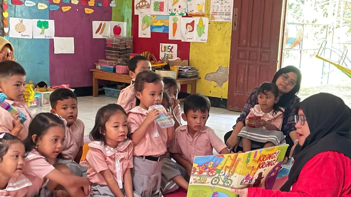 Siswa SD/MI dan PAUD di Kaliwiro diajak untuk mengekspresikan perasaan melalui literasi. (Istimewa)