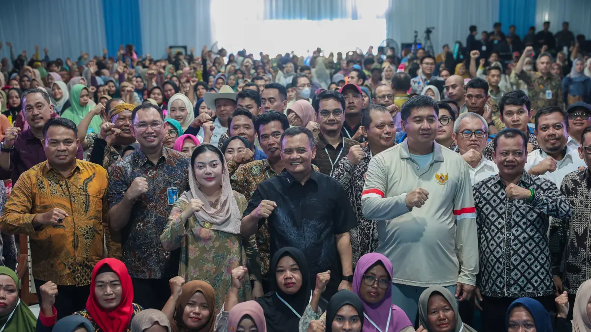 Kolaborasi Program Pembiayaan Perumahan dan Pemberdayaan Ekonomi Rakyat Kementerian PKP, BP Tapera, BNI, PNM, dan SMF di Lapangan Desa Kaliwlingi, Kabupaten Brebes pada Sabtu (9/5/2026).&nbsp;(Istimewa)