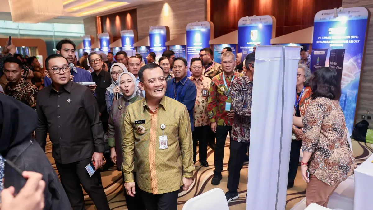 Gubernur Jateng Ahmad Luthfi usai membuka Central Java Business Investment Forum (CJIBF) 2026 bersama Wakil Menteri Investasi dan Hilirisasi, Todotua Pasaribu, serta Deputi Gubernur Bank Indonesia, Aida S Budiman, di Ballroom Hotel PO, Kota Semarang, Senin (11/5/2026). (Istimewa)