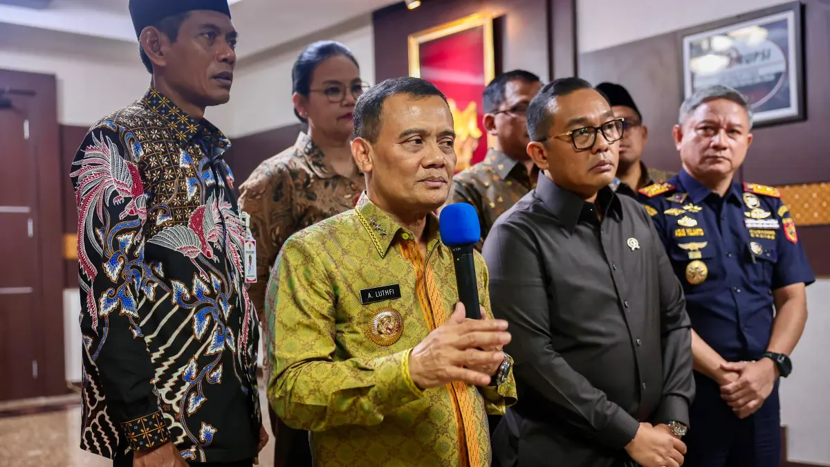 Gubernur Ahmad Luthfi usai Rapat Koordinasi Sistem Logistik Berbasis Laut di Kantor Gubernur Jawa Tengah, Senin (11/5/2026).
