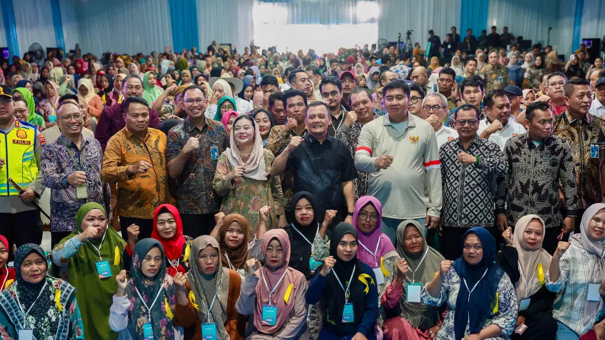 Menteri Perumahan dan Kawasan Permukiman, Maruarar Sirait bersama Gubernur Jateng Ahmad Luthfi di Brebes, Sabtu (9/5/2026).