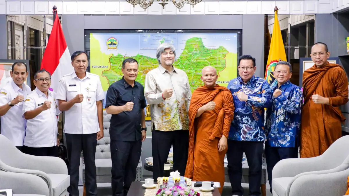 DPD Perwakilan Umat Buddha Indonesia Jawa Tengah  bertemu Gubernur Ahmad Luthfi. 
