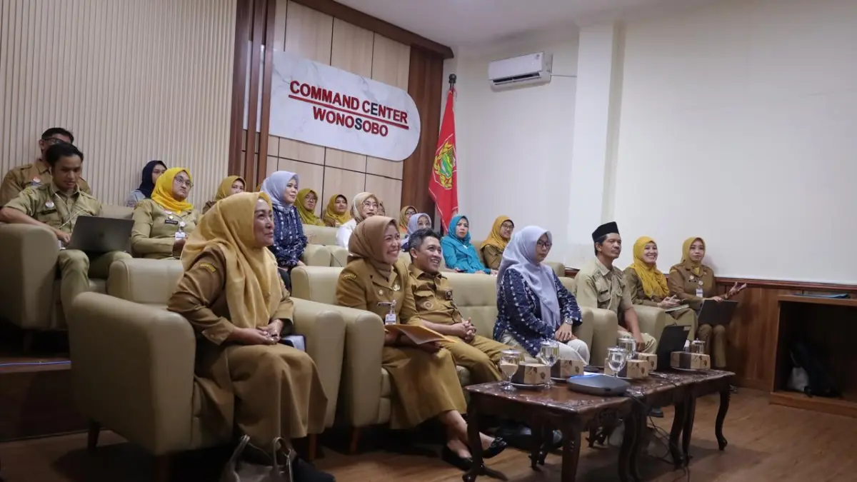 Penilaian Kampung KB oleh tim dari Pemprov Jawa Tengah melalui daring di ruang Command CentreSenin (11/5/2026). (Diskominfo Wonosobo for Jawa Pos Radar Magelang)