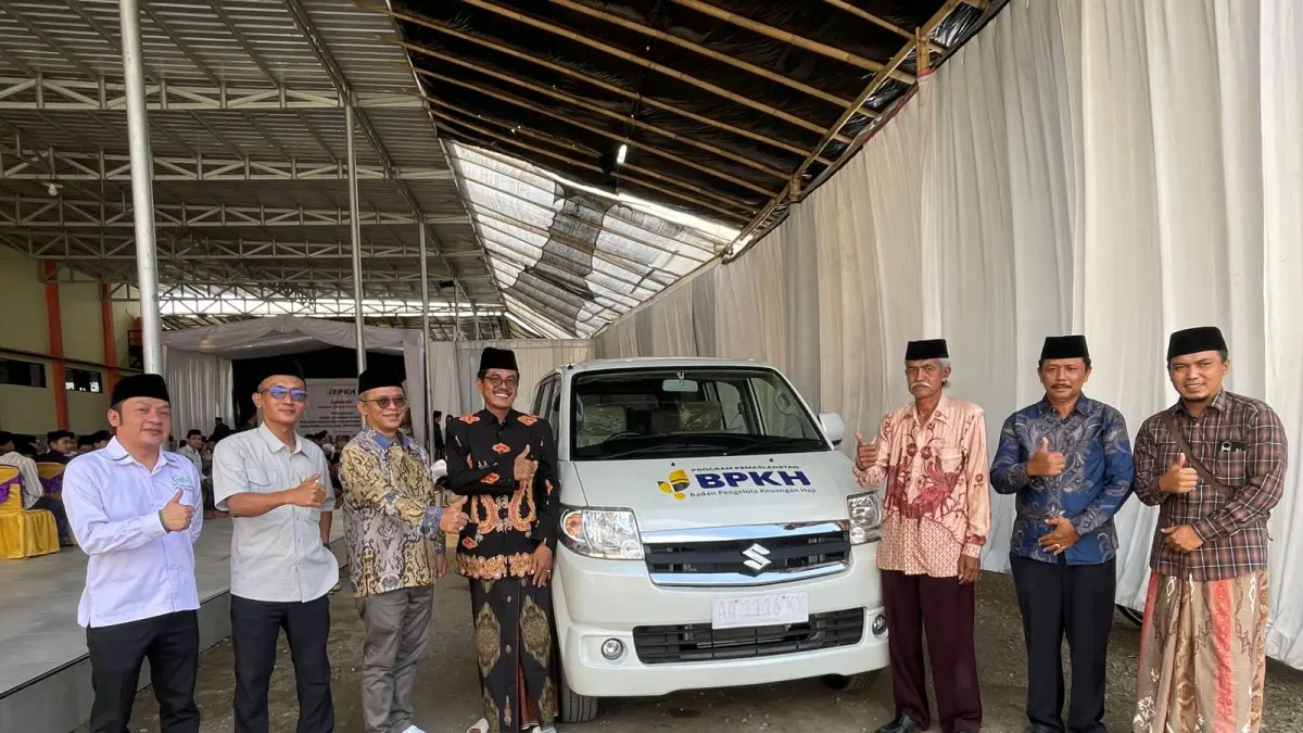 Bantuan Mobil Layanan Dakwah dari Badan Pengelola Keuangan Haji (BPKH) melalui mitra kemaslahatan NU Care-LAZISNU yang diserahkan oleh Anggota DPR RI Wibowo Prasetyo kepada Pondok Pesantren An Nawawi 2, Desa Purwosari, Kecamatan Salaman, Kabupaten Magelang, Jumat (15/5/2026).