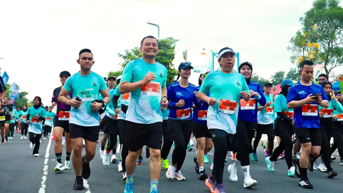 Gubernur Ahmad Luthfi mengikuti Purwokerto Half Marathon 2026, Minggu (17/5/2026). 