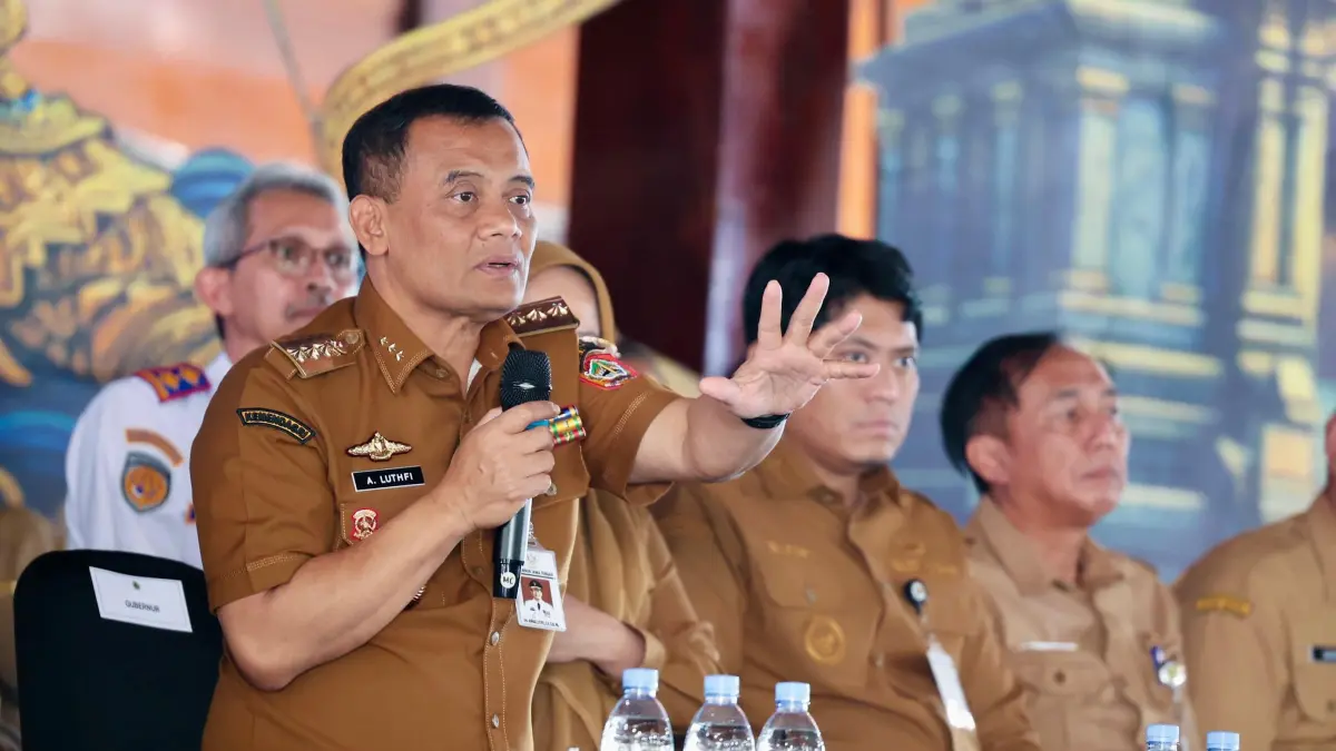 Gubernur Jateng Ahmad Luthfi dalam Rembug Pembangunan Jawa Tengah 2026 wilayah Banyumas Raya di Pendopo Kabupaten Banjarnegara, Senin  (18/5/2026).