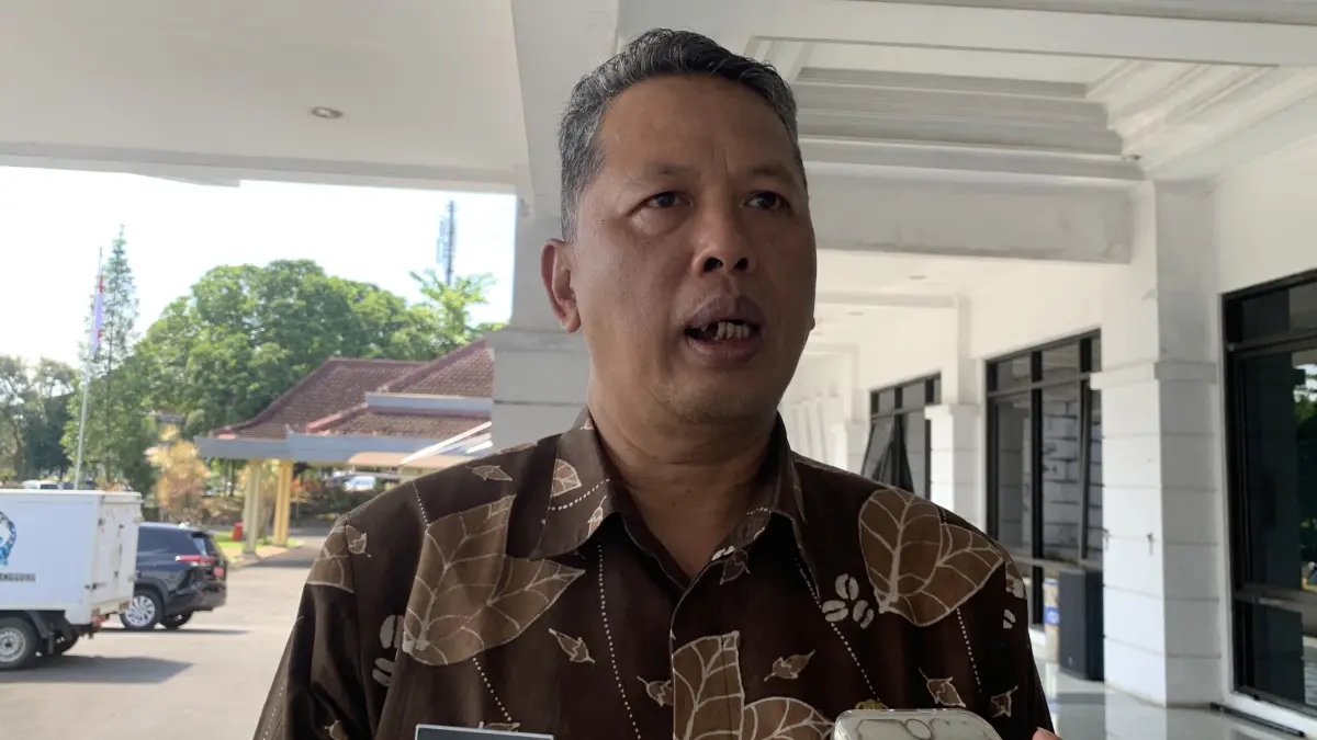 Kepala Dinas Pendidikan, Kepemudaan dan Olahraga Kabupaten Temanggung, Djoko Prasetyono.  (Devi Khofifatur Rizqi/Jawa Pos Radar Magelang).