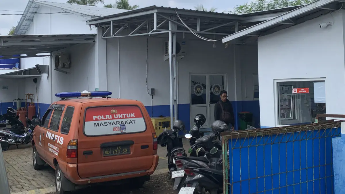 SPPG Tlogorejo di Jalan Perintis Kemerdekaan, Krajan, Tlogorejo, Kecamatan Temanggung, saat didatangi tim inafis Polres Temanggung untuk penyelidikan lebih lanjut, Kamis (21/5/2026). 9Devi Khofifatur Rizqi/Jawa Pos Radar Magelang).