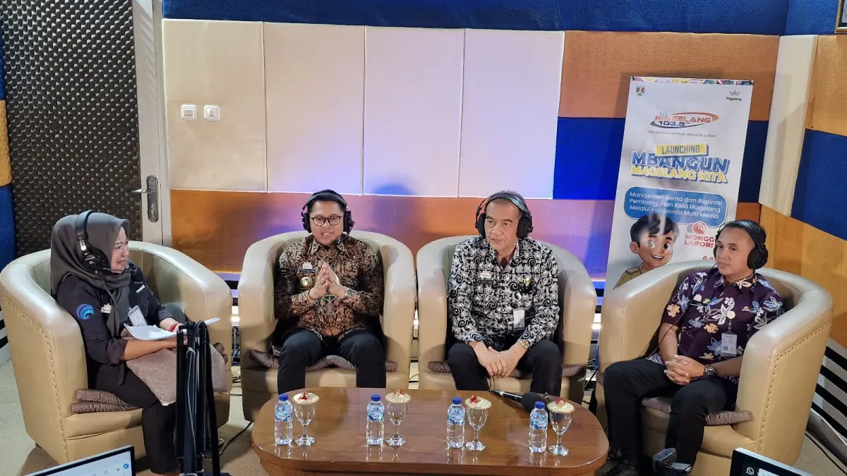 Wali Kota Magelang Damar Prasetyono dalam acara Mbangun Magelang Kita di Radio Magelang FM, Kamis (21/5/2026). (Puput Puspitasari/Jawa Pos Radar Magelanga)