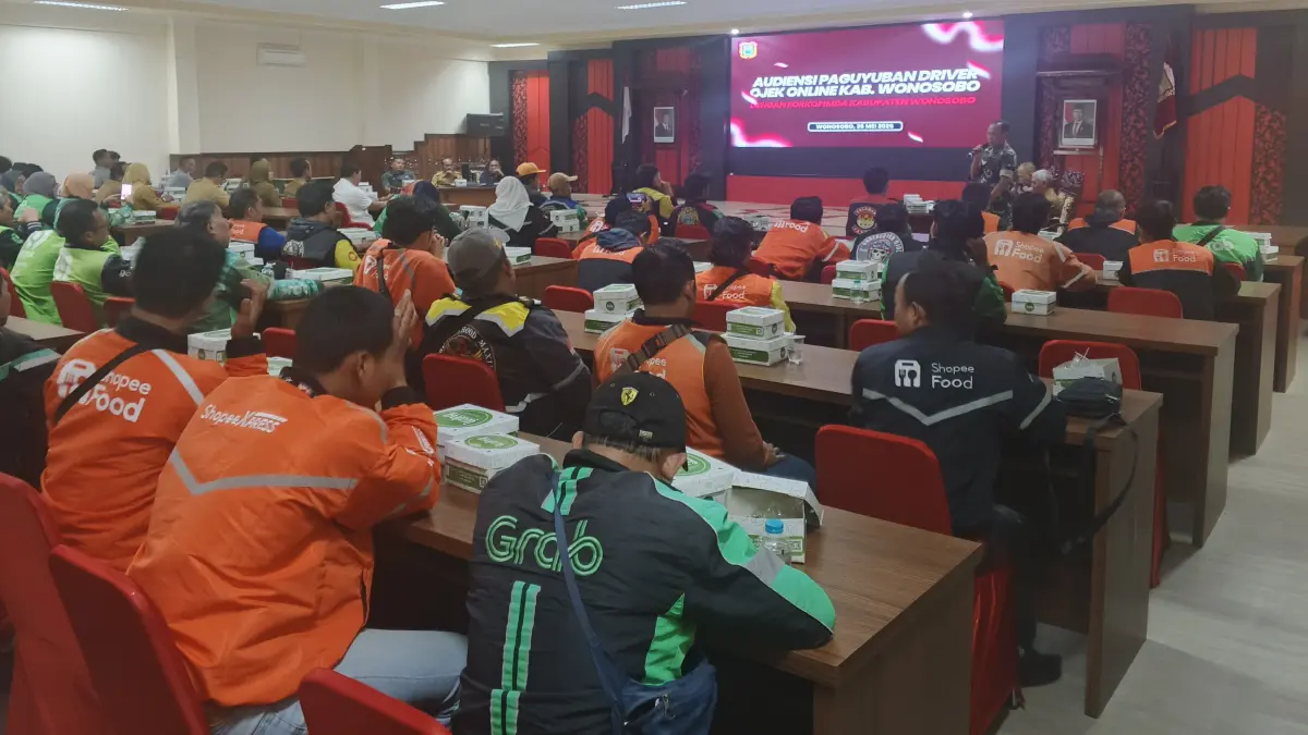 Driver ojek online beraudiensi dengan  jajaran forkopimda di Ruang Mangoenkoesoemo Setda Wonosobo, Selasa (26/5/2026). (Sigit Rahmanto/Jawa Pos Radar Magelang).