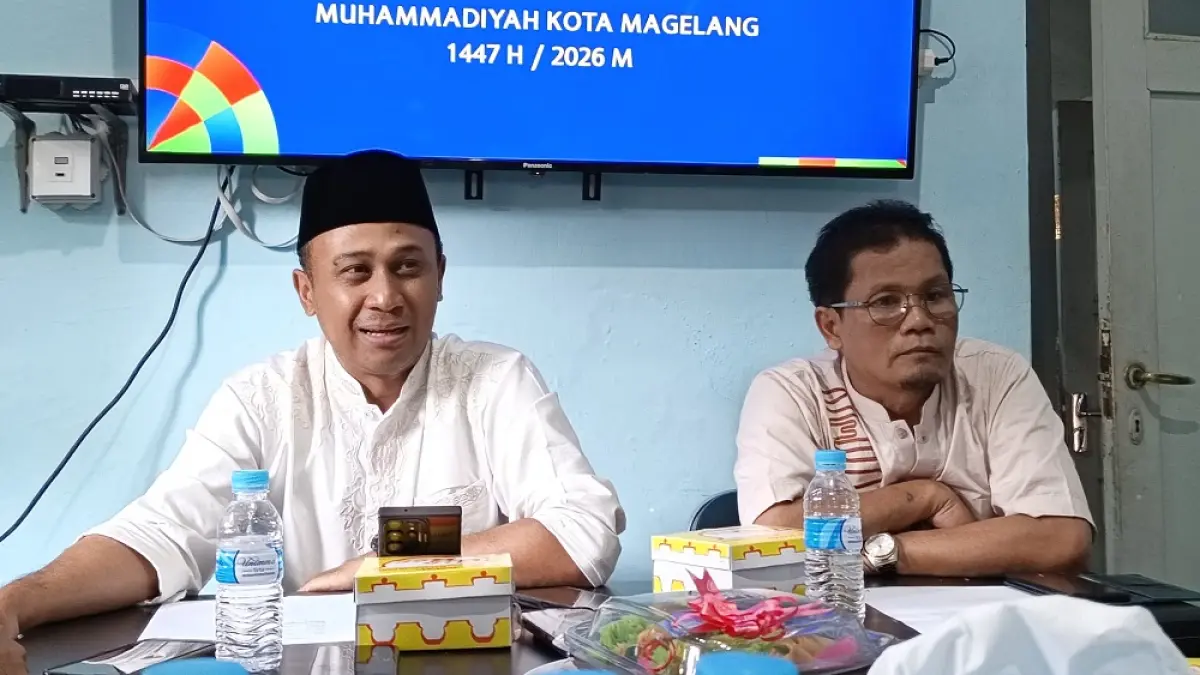 Ketua PDM Kota Magelang Muhammad Rifqi (kiri) dan sekretaris Salamun. (ROFIK SYARIF GP/JAWA POS RADAR MAGELANG)