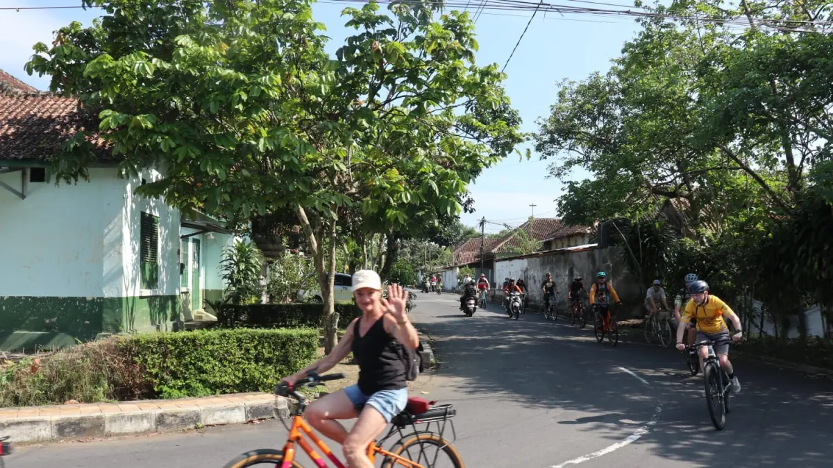 Rombongan pesepeda mancanegara menikmati keindahan Kota Magelang, 26-27 Mei.