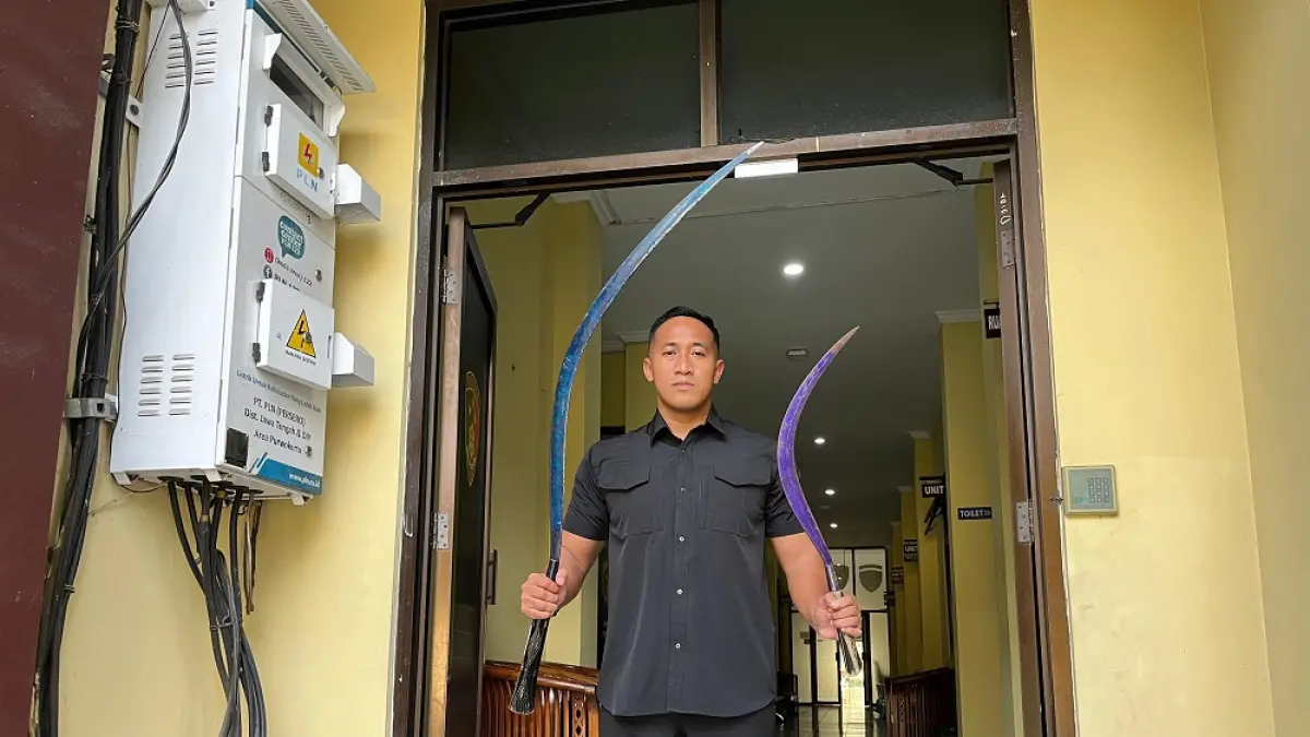 Dua celurit yang diamankan.