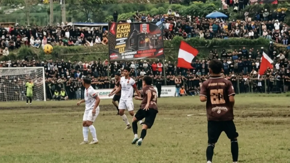 Persega FC Garung meraih juara setelah menaklukkan Candra Muda FC Tegalsari dalam final Open Tournament Sepak Bola Afif Husein Cup 2026 dengan skor 2-0 di Lapangan Dawuhan, Desa Kayugiyang, Minggu (31/5/2026). (Istimewa) 
