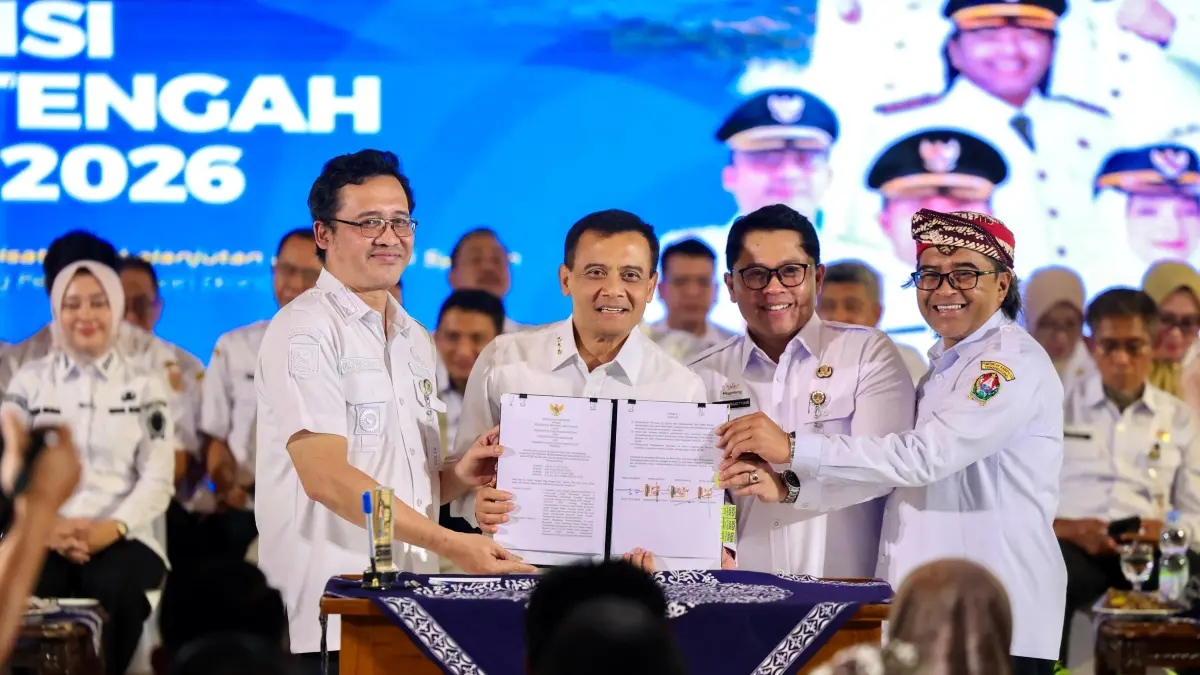 Gubernur Ahmad Luthfi bersama Bupati Magelang Grengseng Pamuji, Bupati Temanggung Agus Setyawan dan Wali Kota Magelang Damar Prasetyono dalam Rembug Pembangunan Jawa Tengah di Pendopo Pengayoman Temanggung, Rabu (3/6/2026).(Istimewa)