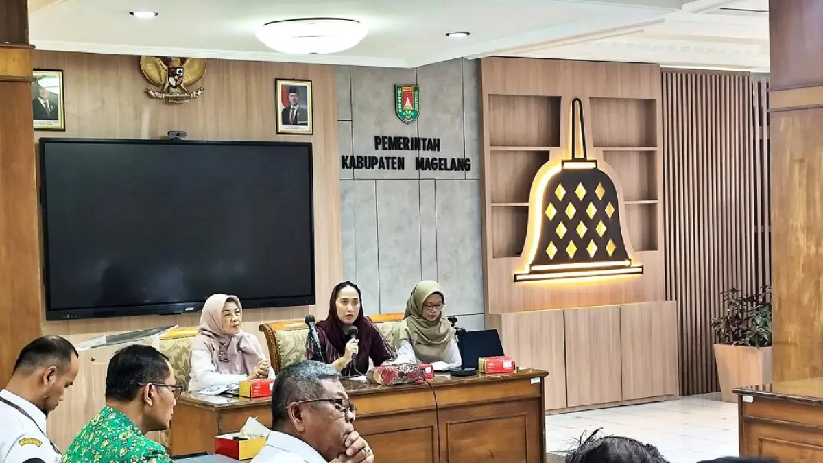 Ketua Tim Forum Kabupaten/Kota Sehat (KKS) Kabupaten Magelang, Dian Grengseng memimpin rakor.