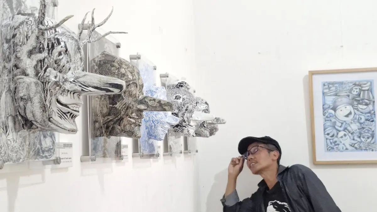 Pameran drawing, Sangkan Paraning Gambar, dimeriahkan puluhan karya dari tujuh seniman, di Gedung Loka Budaya, sampai 7 Juni. (PUPUT PUSPITASARI/JAWA POS RADAR MAGELANG)