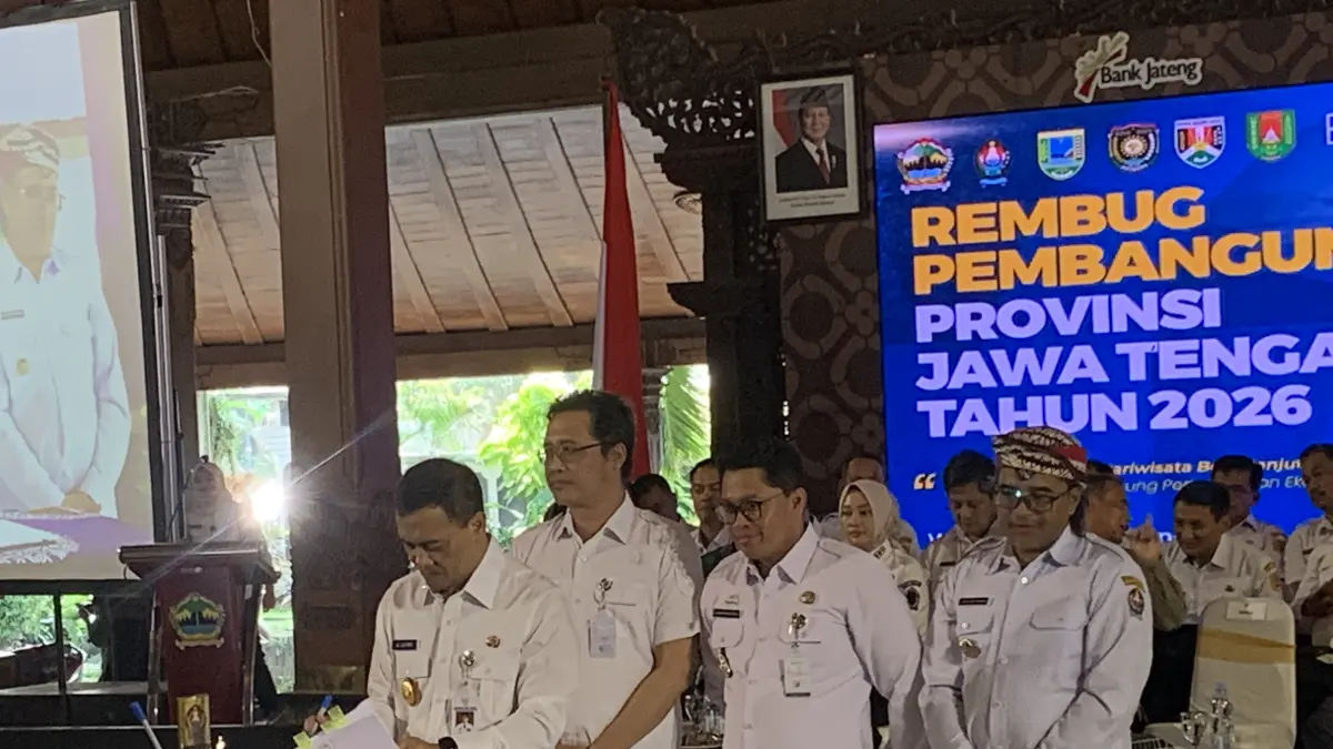 Rembug Pembangunan Jawa Tengah Tahun 2026 yang digelar di Pendopo Pengayoman, Temanggung Rabu (3/6/2026) dihadiri Gubernur Ahmad Luthfi dan kepala daerah di wilayah Kedu. (Devi Khofifatur Rizqi/Jawa Pos Radar Magelang).

