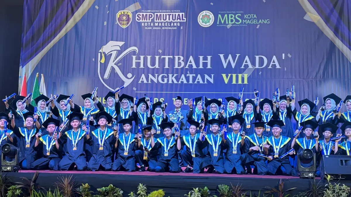 Siswa SMP Mutual Kota Magelang foto bersama usai mengikuti Khutbah Wada