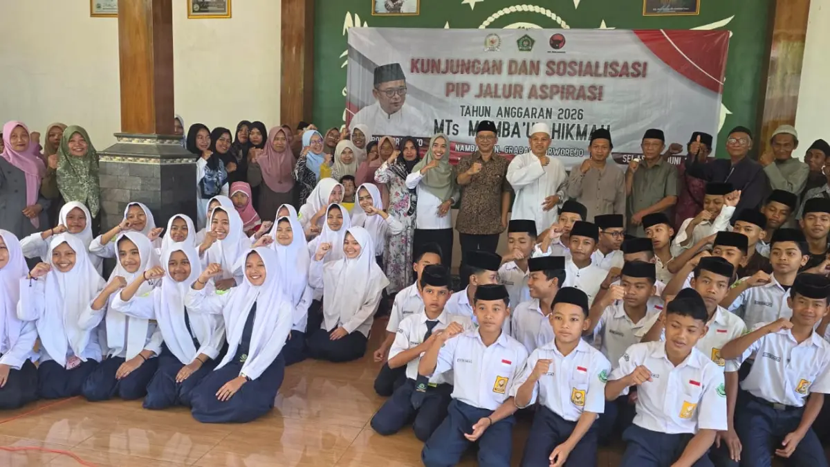 Anggota Komisi VIII DPR RI Fraksi PDI Perjuangan Wibowo Prasetyo saat sosialisasi PIP di MTs dan Pondok Pesantren Mamba’ul Hikmah Desa Nambangan, Kecamatan Grabag, Purworejo, Selasa (2/6/2026).