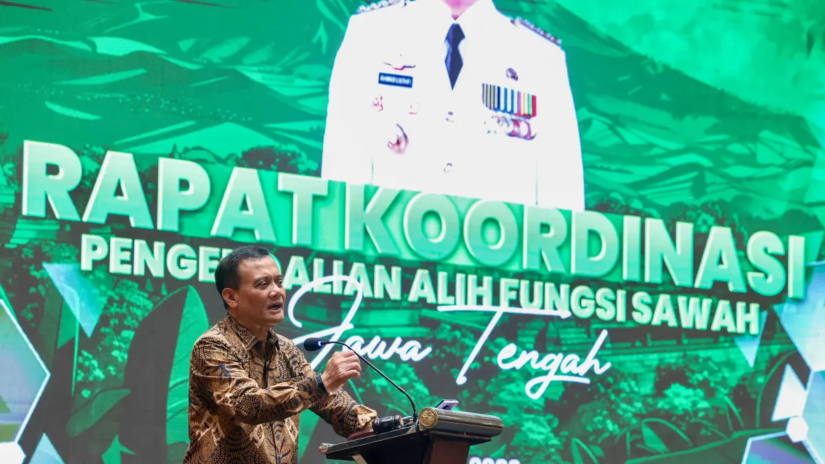 Gubernur Ahmad Luthfi dalam Rapat Koordinasi Pengendalian Alih Fungsi Lahan Sawah di Jawa Tengah yang digelar di Hotel Gumaya, Kota Semarang, Kamis (4/6/2026).