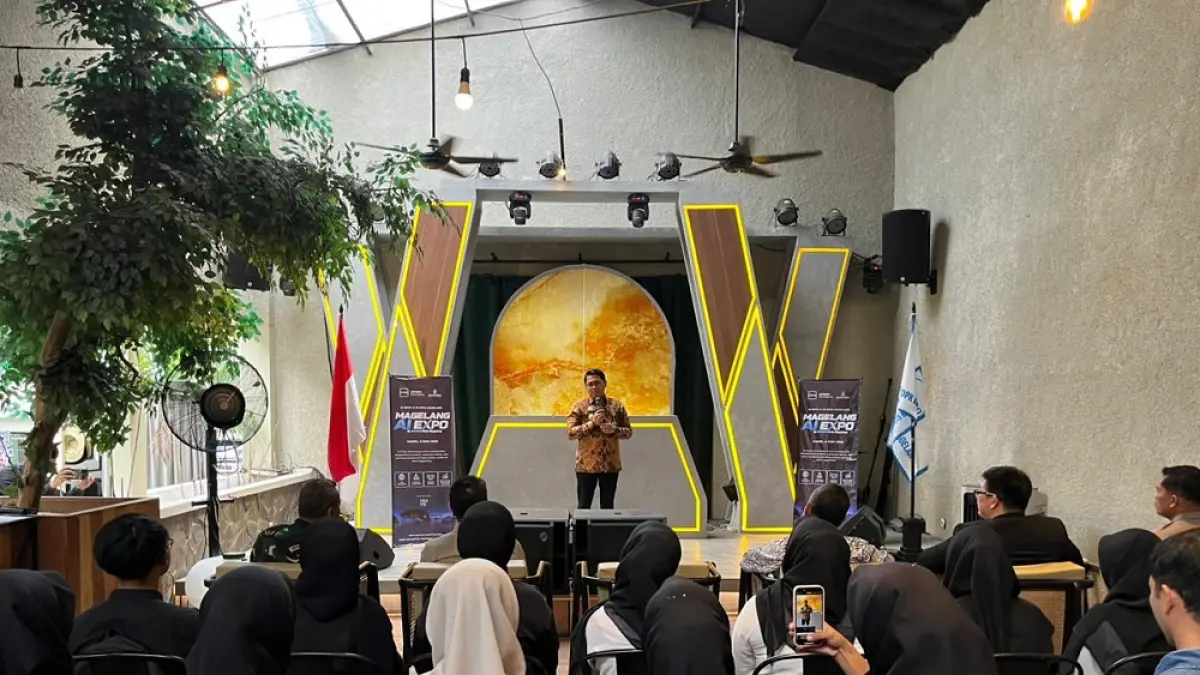 Wali Kota Magelang Damar Prasetyono menjadi pembicara sosialisasi AI yang dihelat Apindo, di Lokal Folk Café Magelang, Kamis (4/6/2026).
