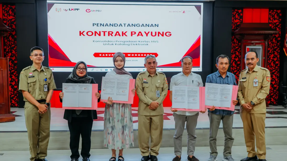 Sekda One Andang Wardoyo bersama jajaran dan para vendor usai melakukan MoU dalam pembelian kertas HVS, Senin (8/6/2026). (Istimewa)