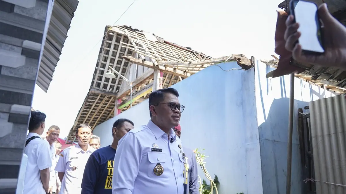 Wali Kota Magelang Damar Prasetyono menyalurkan langsung bantuan bahan bangunan senilai Rp20 juta untuk merenovasi total PAUD Setyo Rini Kampung Paten Gunung RW 9, Rabu (10/6/2026).