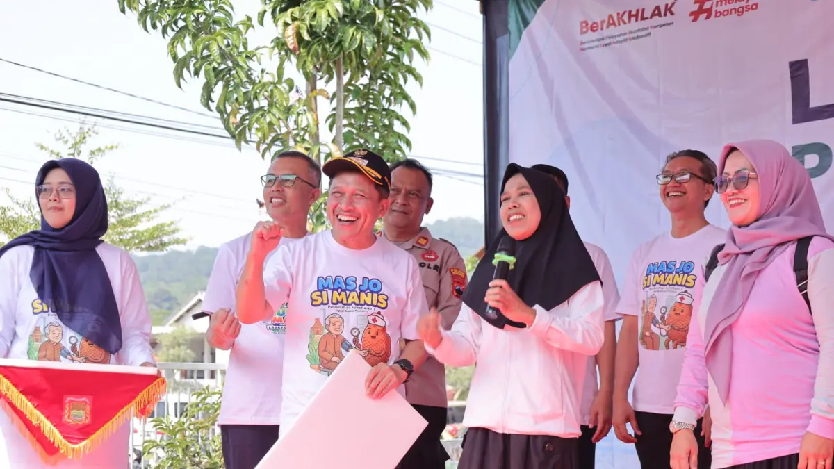 Bupati Wonosobo Afif Nurhidayat bersama jajaran OPD terkait dalam peluncuran tiga layanan kesehatan untuk mengendalikan penyakit tidak menular di Puskesmas Sukoharjo 1, Rabu (10/6/2026). (Diskominfo Wonosobo for Jawa Pos Radar Magelang)