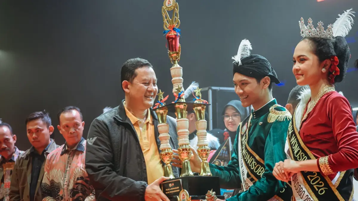 Narendra Istighfaro Ahmad Al Ghani dan Kayla Zahra Ramadhany dinobatkan sebagai Mas dan Mbak Wonosobo 2026.
