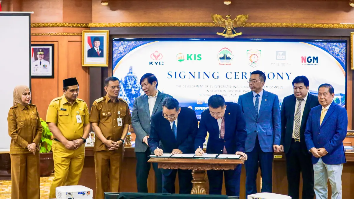 Penandatanganan nota kesepahaman antara PT KIA Kendal dan PT New Generation Mobility (NGM), serta PT NGM dengan PT China State Construction Engineering Corporation (CSCEC), di Kantor Gubernur Jawa Tengah, Senin (15/6/2026) disaksikan  Gubernur Ahmad Luthfi, Wakil Gubernur Taj Yasin Maimoen, dan Bupati Kendal Dyah Kartika Permatasari.