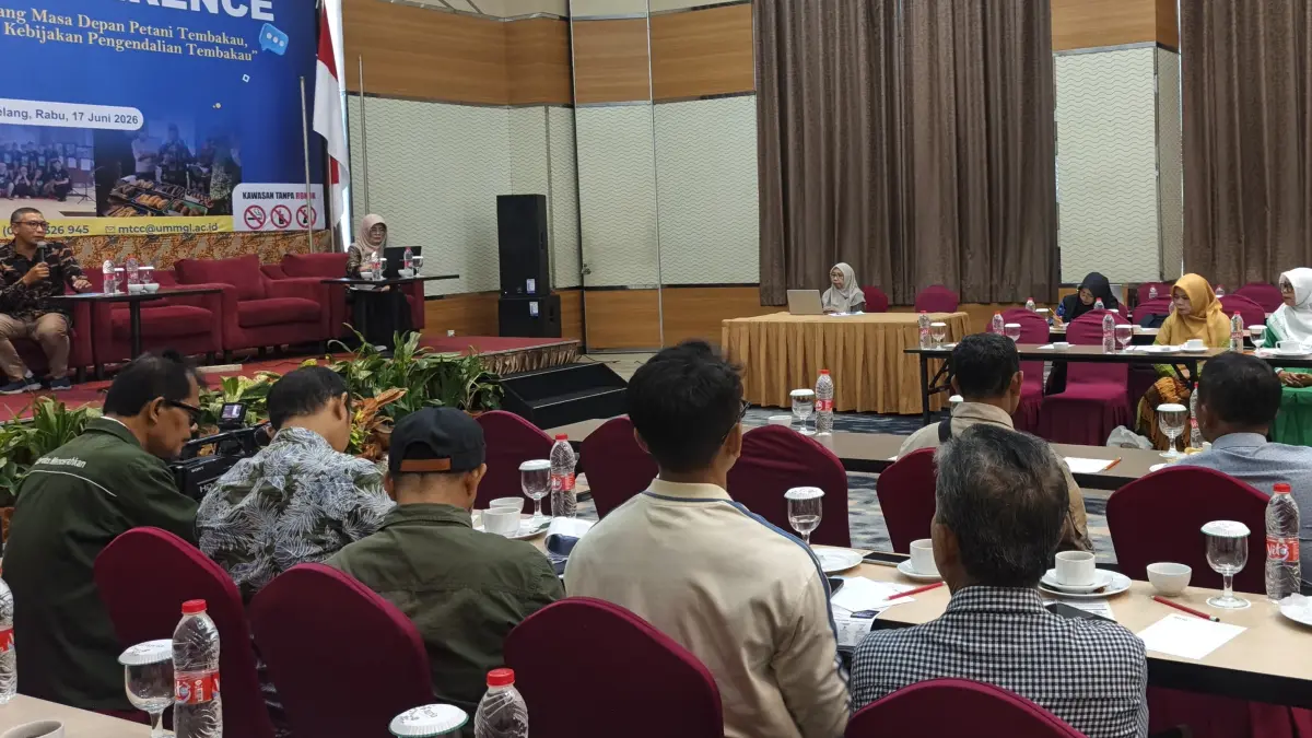 Muhammadiyah Tobacco Control Center (MTCC) Universitas Muhammadiyah Magelang (UNIMMA) menggelar Press Conference dengan tema&nbsp;Membangun Dialog tentang Masa Depan Petani Tembakau, Kesehatan Masyarakat, dan Kebijakan Pengendalian Tembakau &nbsp;di Hotel Atria Magelang. (ROFIK SYARIF/ JAWAPOS RADAR MAGELANG)
