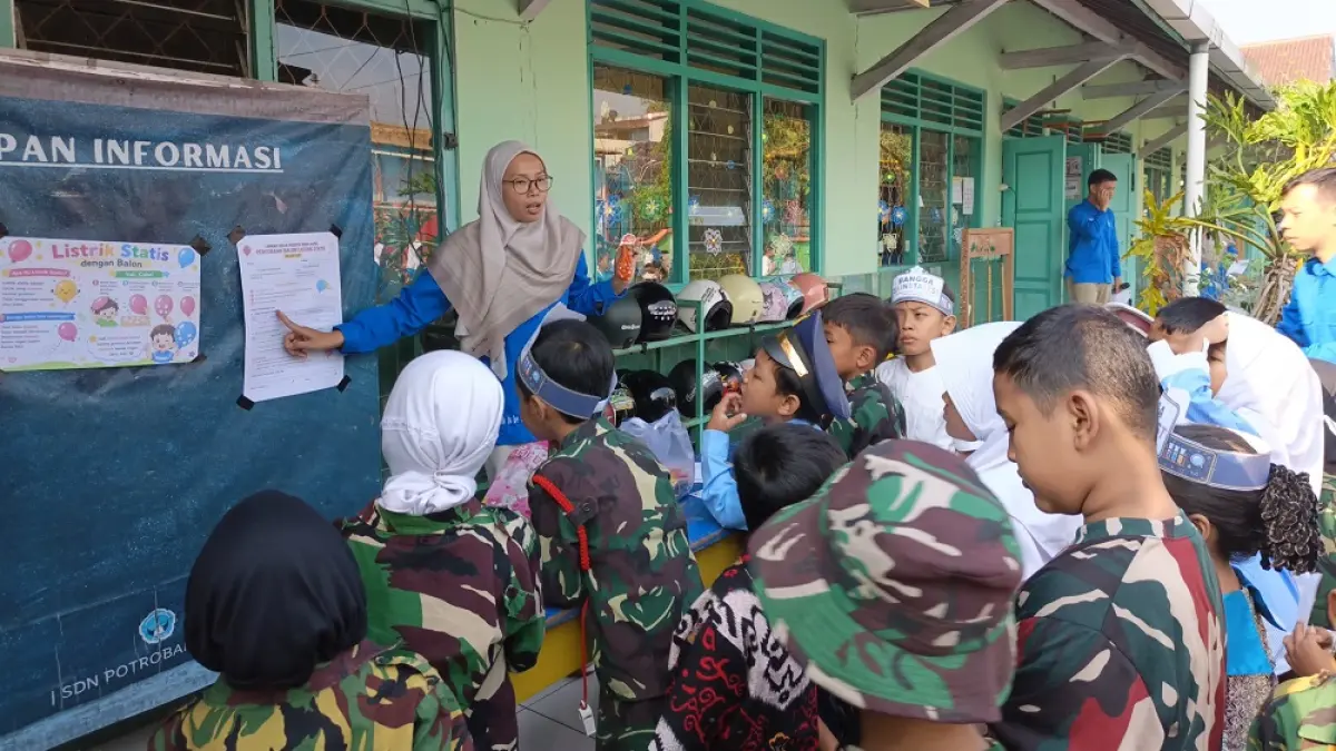 Para siswa SD Negeri Potrobangsan 3 Kota Magelang antusias mengikuti festival sains dan seni bertajuk Bangga Scientia Fest, Kamis (18/6/2026). (ROFIK SYARIF/ JAWA POS RADAR MAGELANG)

&nbsp;