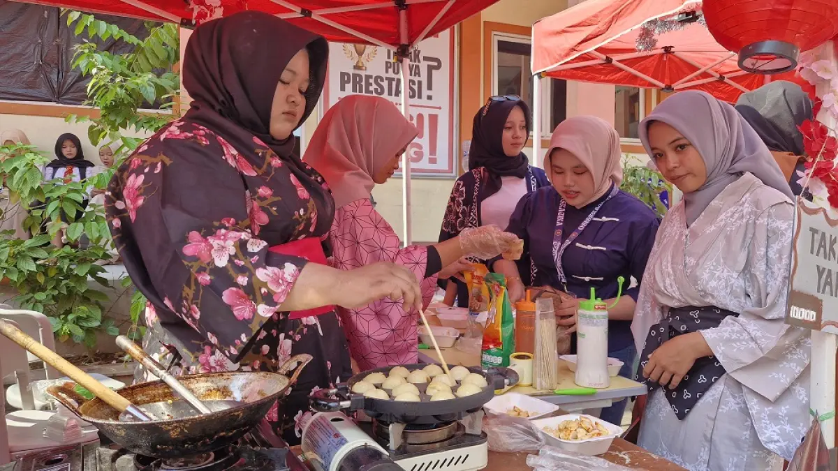 Siswa SMK Citra Medika Kota Magelang saat acara Festival Budaya Jepang dan Nusantara, serta class meeting, Kamis (18/6/2026). (PUPUT PUSPITASARI/JAWA POS RADAR MAGELANG)