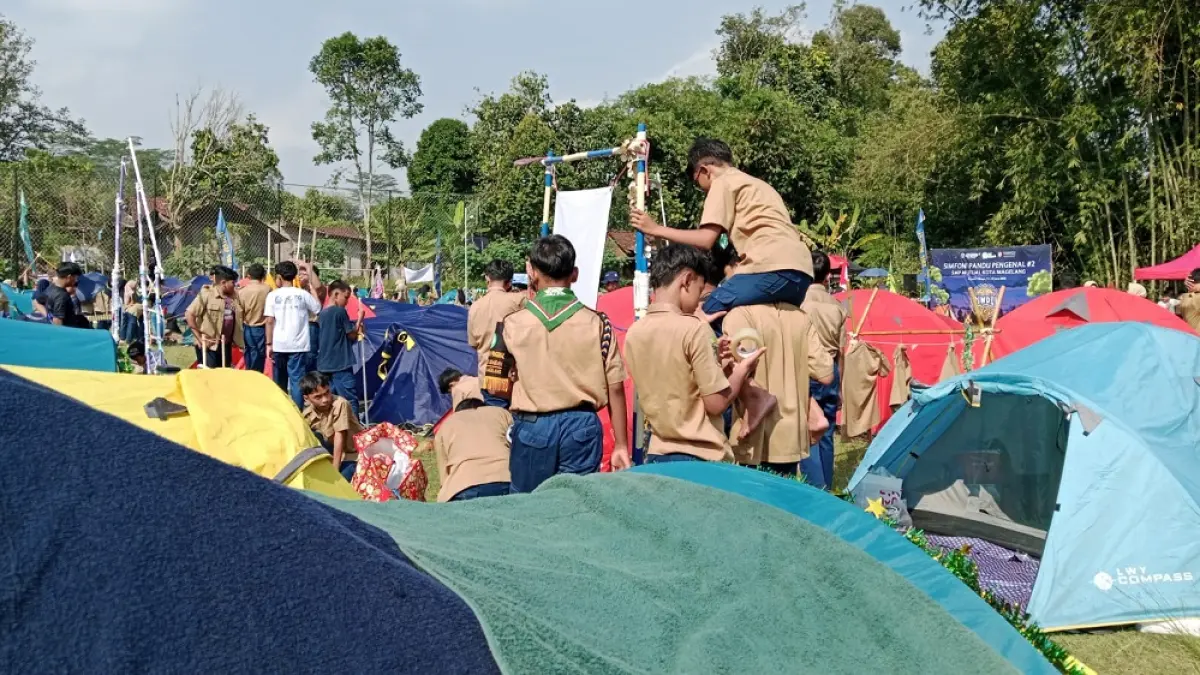 Siswa SMP Muhammadiyah 1 Alternatif (Mutual) Kota Magelang kembali menggelar kemah Hizbul Wathan yang dikemas dengan "Kemah Simfoni Pandu Pengenal."