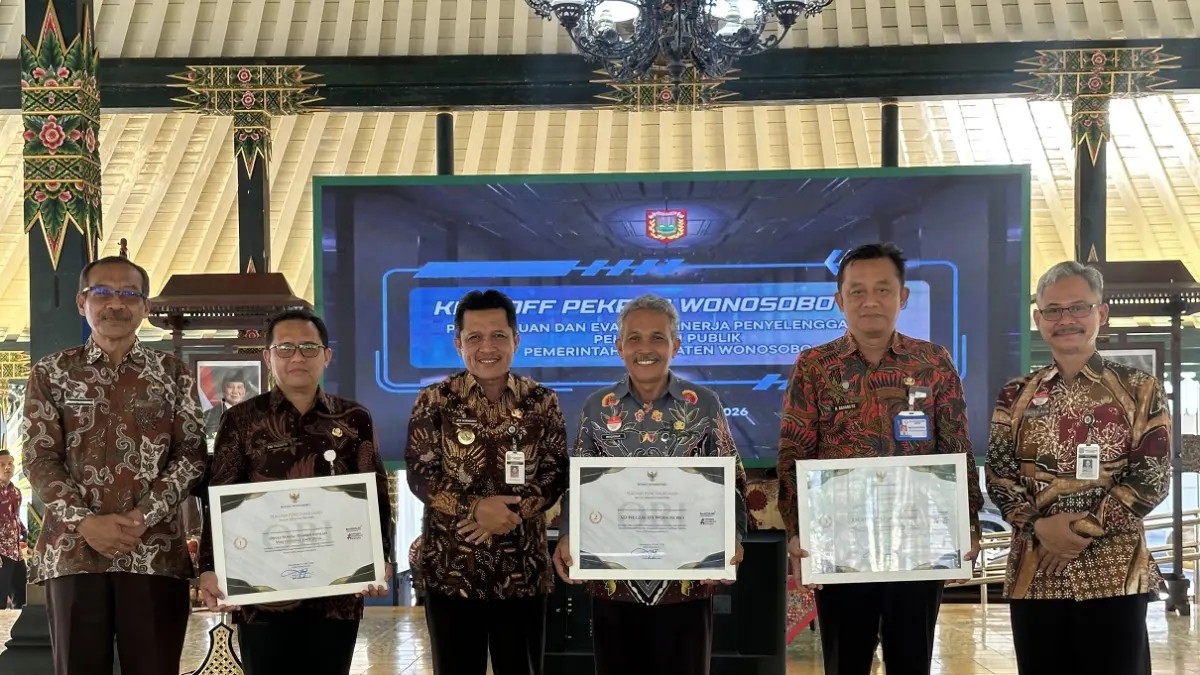 Sejumlah unit kerja meraih penghargaan dalam Penilaian Opini Pengawasan Penyelenggaraan Pelayanan Publik dari Ombudsman RI. (Diskominfo Wonosobo for Jawa Pos Radar Magelang)