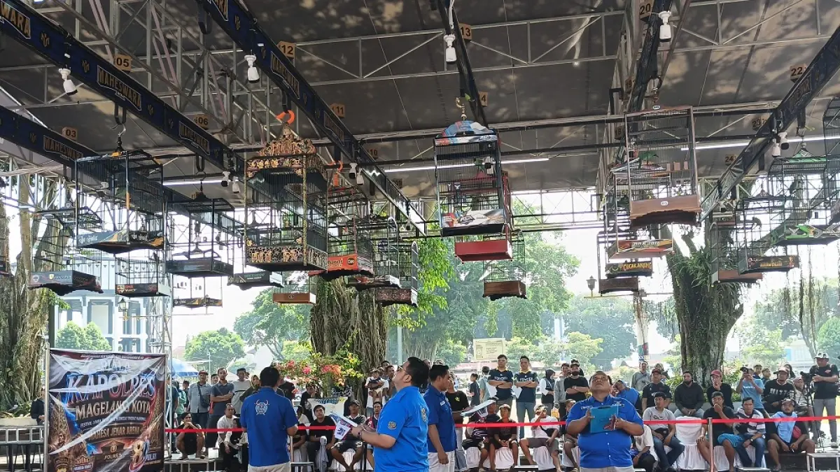 Polres Magelang Kota menggelar lomba burung berkicau di Alun-alun Kota Magelang, Minggu (21/6/2026). (ROFIK SYARIF/ JAWA POS RADAR MAGELANG)