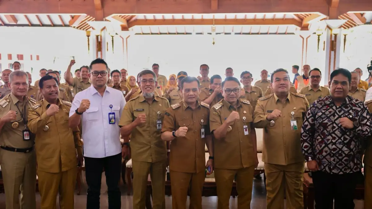 Gubernur Jawa Tengah, Ahmad Luthfi, menghadiri peresmian IJD Tahun Anggaran 2025 sepanjang 1.151 kilometer secara daring dari Pendopo Kabupaten Pati, Selasa (23/6/2026). Peresmian dilakukan Presiden Prabowo Subianto dan dipusatkan di Sampang. (Istimewa)