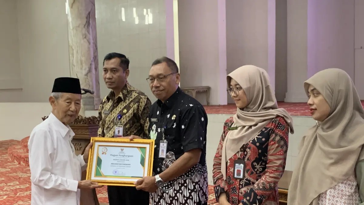 Instansi taat zakat mendapatkan penghargaan dalam rakor UPZ se-Kabupaten Temanggung, di Graha Bhumi Phala Selasa (23/6/2026). (Devi Khofifatur Rizqi/Jawa Pos Radar Magelang)