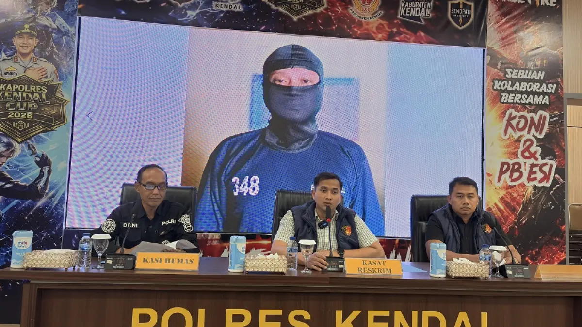 Kasat Reskrim Polres Kendal AKP Bondan Wicaksono menjelaskan kronologi dan tersangka AKN, 30, warga Kecamatan Banyuputih, Kabupaten Batang. (BUDI SETIYAWAN/JAWA POS RADAR MAGELANG)