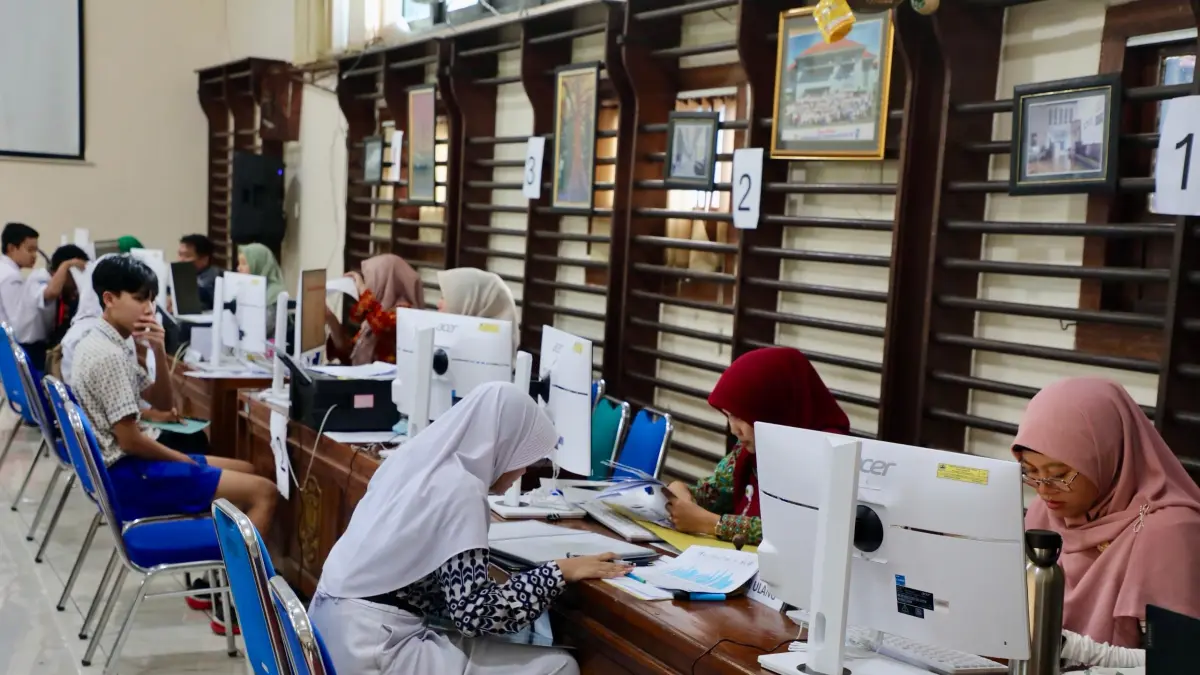 Suasana daftar ulang SPMB 2026 jenjang SMA SMK negeri pada Selasa (23/6/2026).