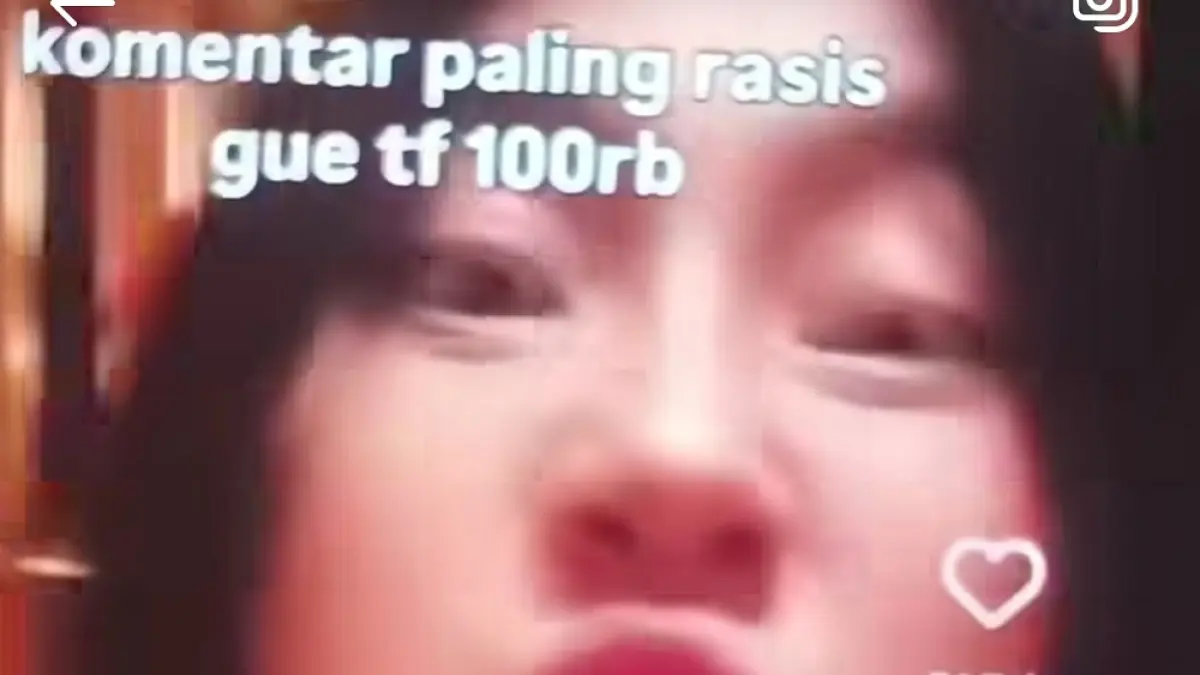 Tersangka L saat mengunggah sebuah video pendek di akun media sosialnya. Dalam video tersebut, L tampak berjoget sambil menyematkan teks ajakan berupa sayembara: "komentar paling rasis gw tf 100rb".