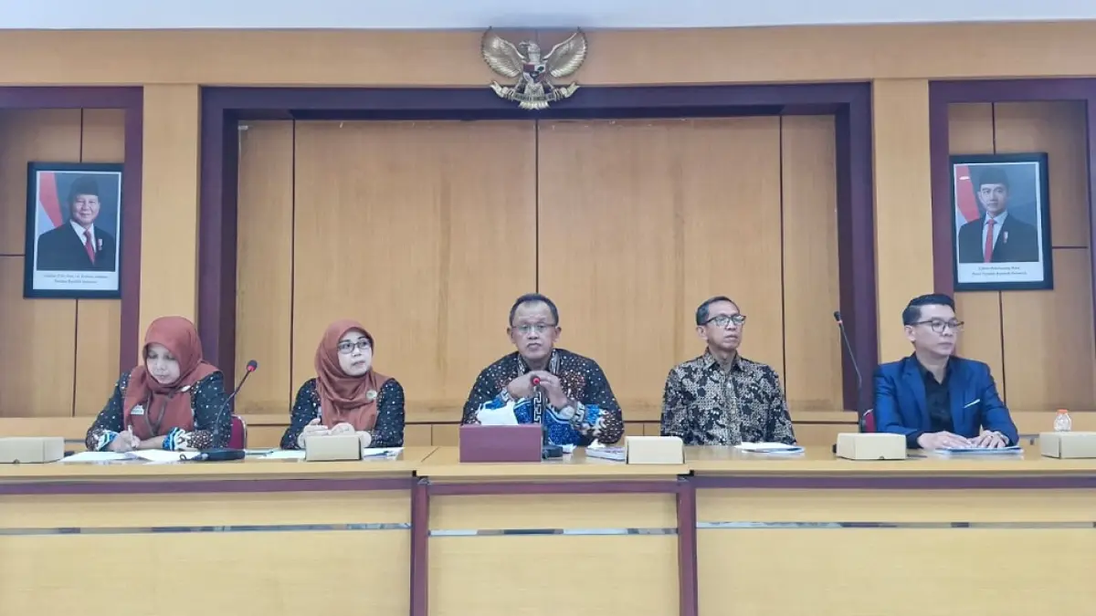 Direktur BPR Bank Magelang Taufik Hidayat menjamin seluruh dana nasabah tidak akan berkurang sedikitpun, meski kasus dugaan korupsi yang menyeret salah satu pegawai, Suyamto, berpotensi menimbulkan kerugian hingga Rp 4 miliar. (PUPUT PUSPITASARI/JAWA POS RADAR MAGELANG)