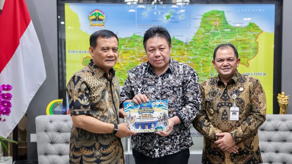 Ketua DPRD Kabupaten Semarang Dance Ishak Pailit dan Bupati Semarang Ngesti Nugraha bertemu Gubernur Ahmad Luthfi menyampaikan recana acara Festival Adat Budaya Nusantara (FABN) ke-7 pada 24-28 Juli 2026. (Istimewa)